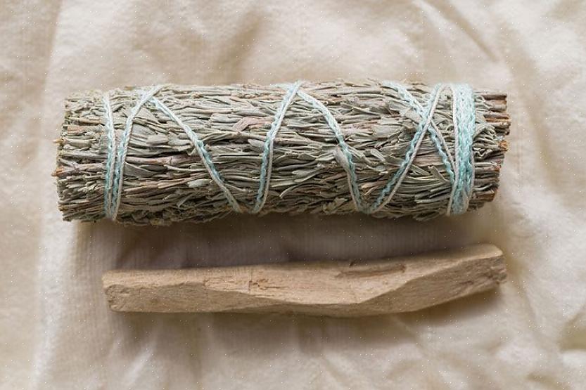 U kunt ook de etherische olie van Palo Santo of een verscheidenheid aan vooraf gemaakte etherische