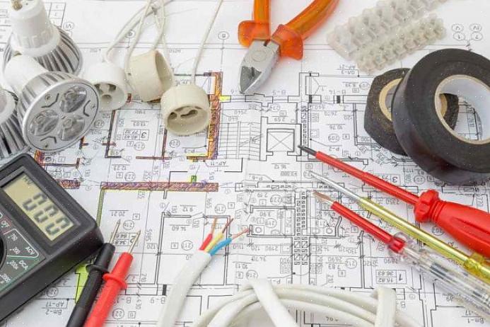 Maar servicepaneelwerk is slechts één aspect van elektrisch werk