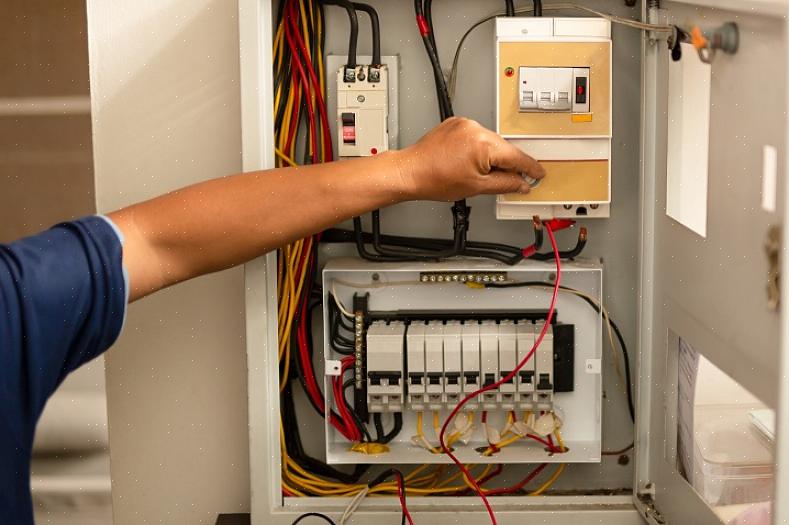 Stroomonderbrekers toevoegen in uw elektrische servicepaneel
