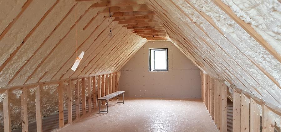 Waardoor een soort kooi ontstaat met ingeblazen glasvezel (geen cellulose) isolatie