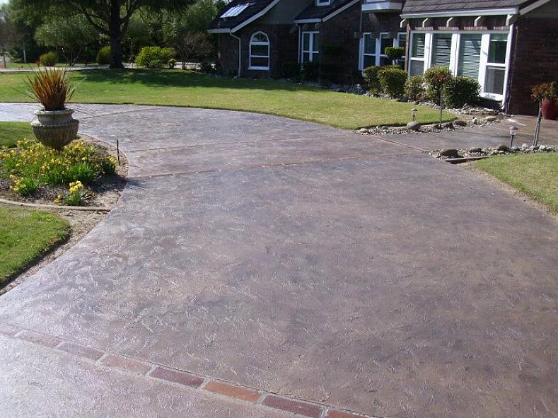 Concrete resurfacer wordt geleverd als een droge mix in zakken van 18 kg of emmers van 23 kg