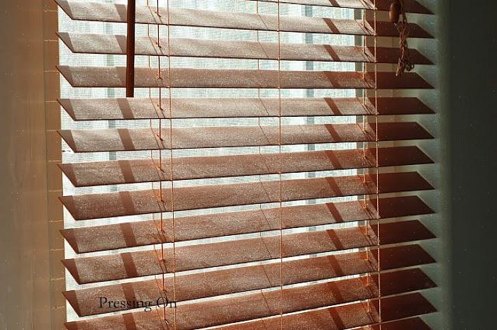 Vereisen houten jaloezieën zeer specifieke reinigingstechnieken