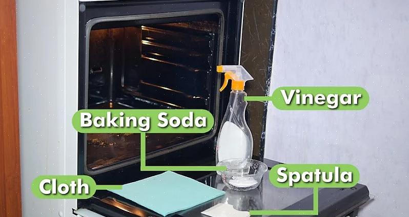 Een oven schoonmaken met een in de handel verkrijgbare ovenreiniger