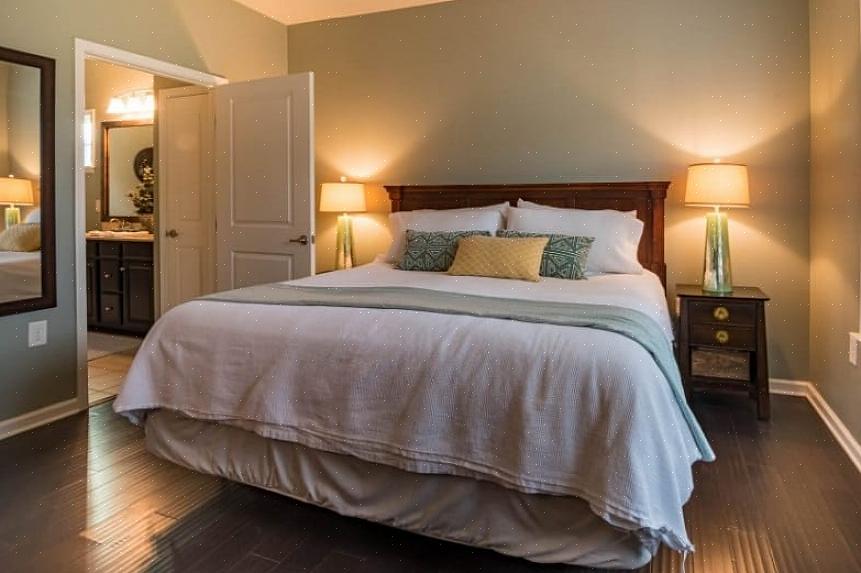 Standaard kingsize of oosterse kingsize bedden zijn ongeveer 40 cm breder dan een queensize bed
