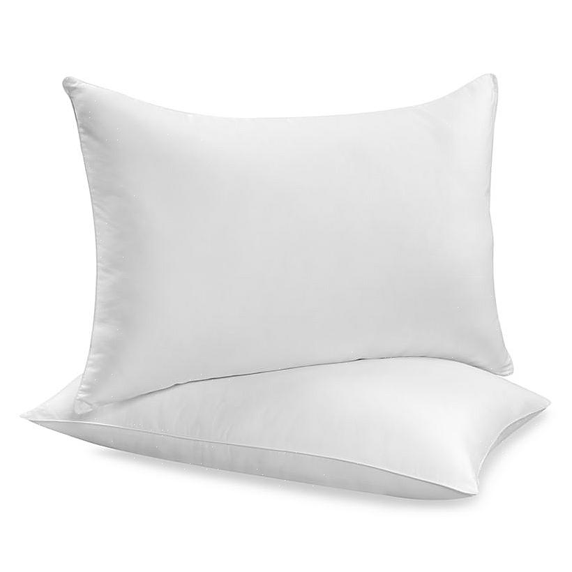 Bewaar met polyester gevulde bedkussens wanneer u ze niet gebruikt in een plastic opbergkuipje