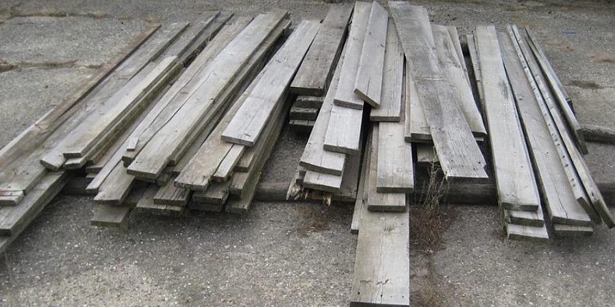 Hout mechanisch verouderen met apparaten zoals spijkers