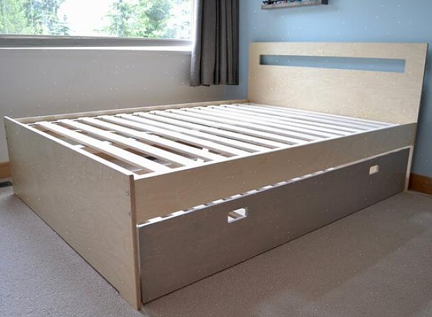 Voor zelfgemaakte onderschuifbedden kan de basis worden gemaakt van een stapelbed of een plaat van 1,90 cm