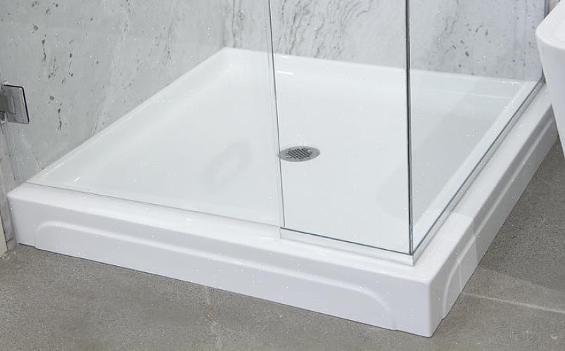 Het koppelen van tegelwanden met een douchebak van glasvezel of acryl is niet alleen mogelijk