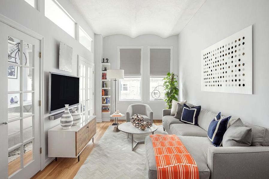 Bij het inrichten van een kleine woonkamer is het noodzakelijk om verborgen opslagruimte