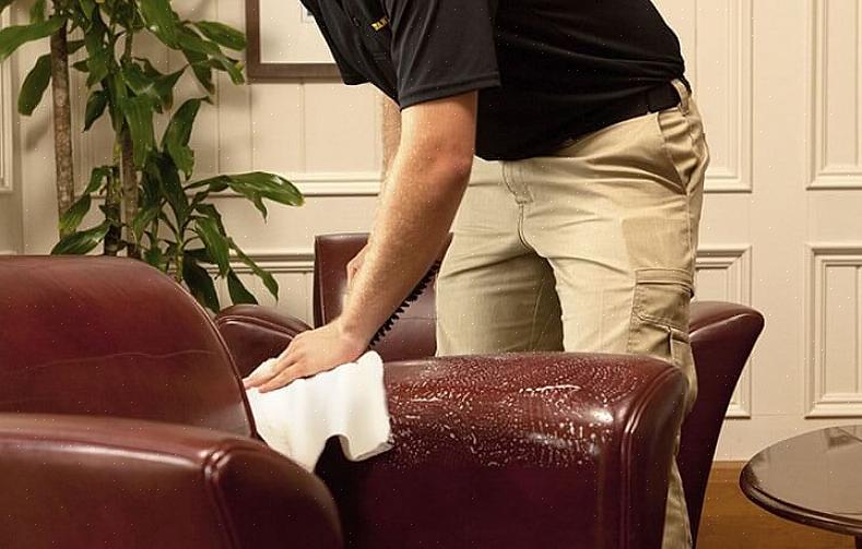 Veeg overtollige vetvlekken af met een schone
