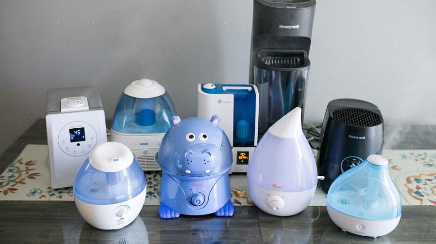 Schoonmaken van een luchtbevochtigerfilter ervoor dat de unit met maximale efficiëntie blijft werken