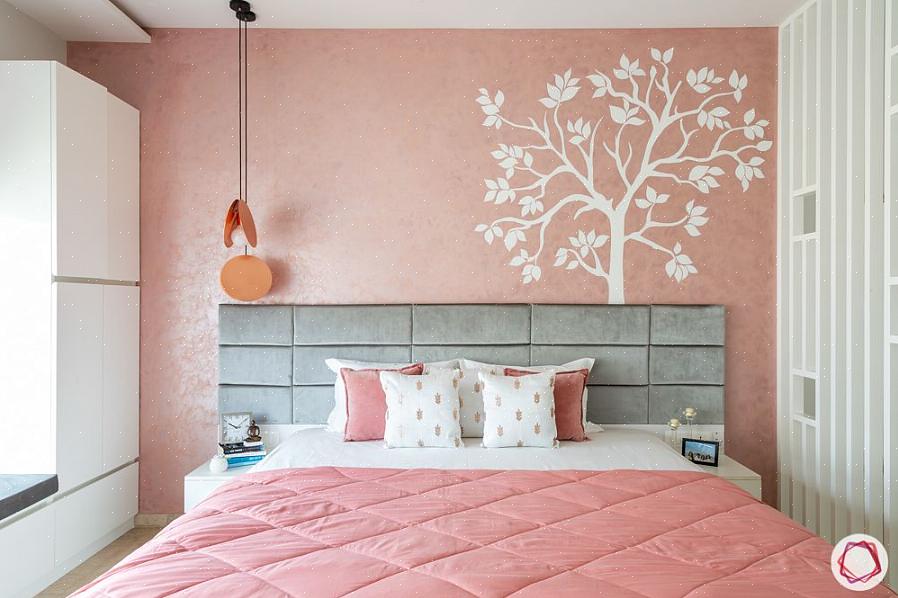 Een chique slaapkamer met een zwart-wit kleurenschema zou er nog dramatischer uitzien met een accentmuur