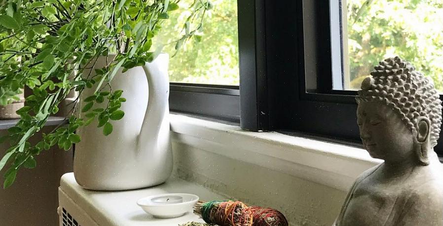 Gebruik voor het vrijmaken van de ruimte de Sanskrietmantra "Om Mani Padme Hum"