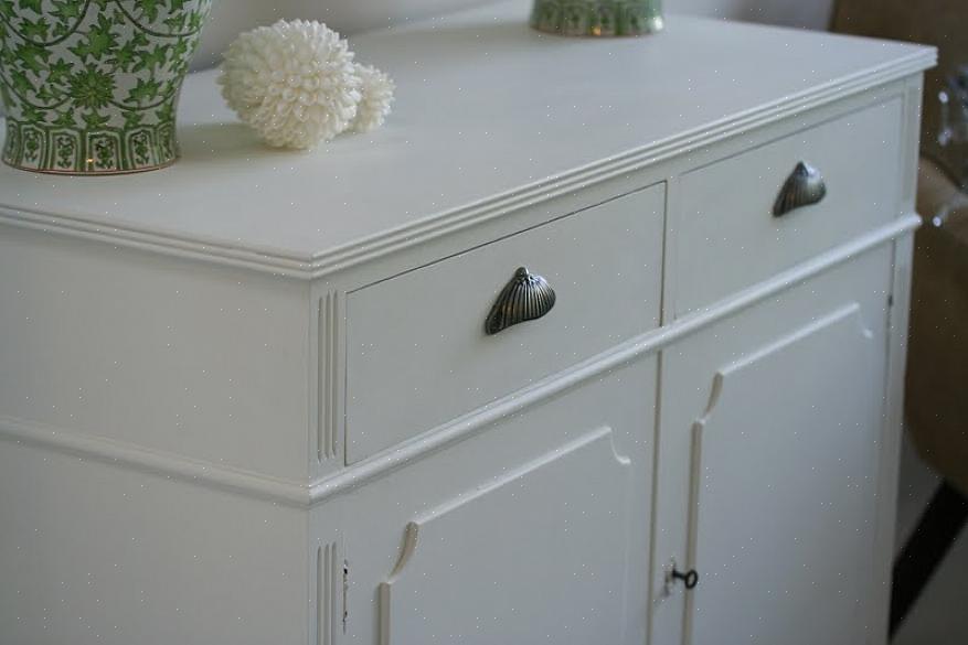 In 1990 creëerde Annie Sloan Chalk Paint gedeeltelijk omdat ze een verf nodig had die extreem snel