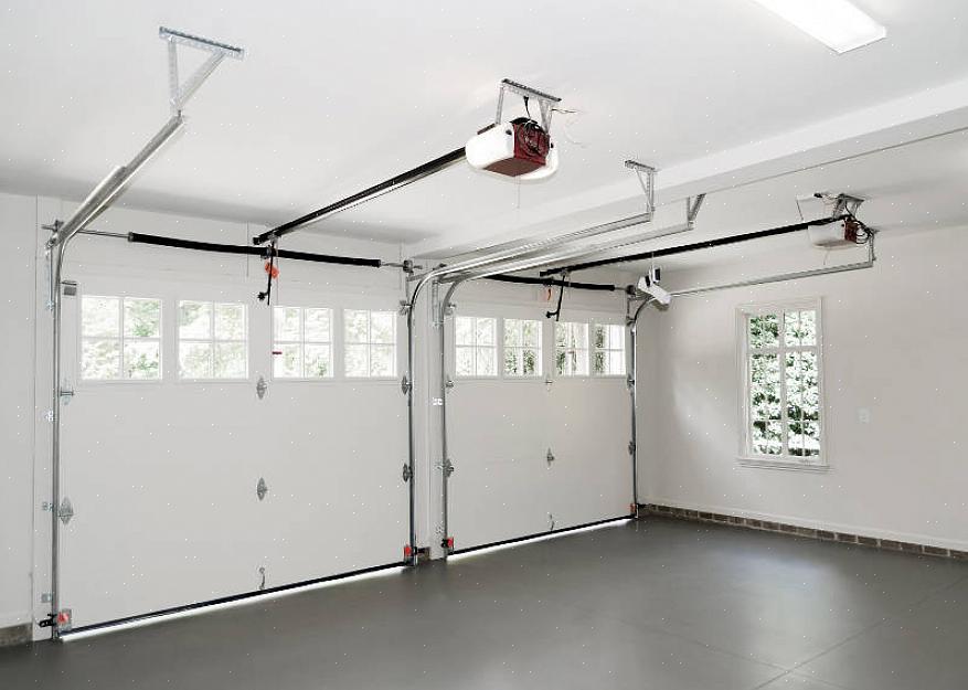 Een lawaaierige garagedeur kan een ernstige storing zijn