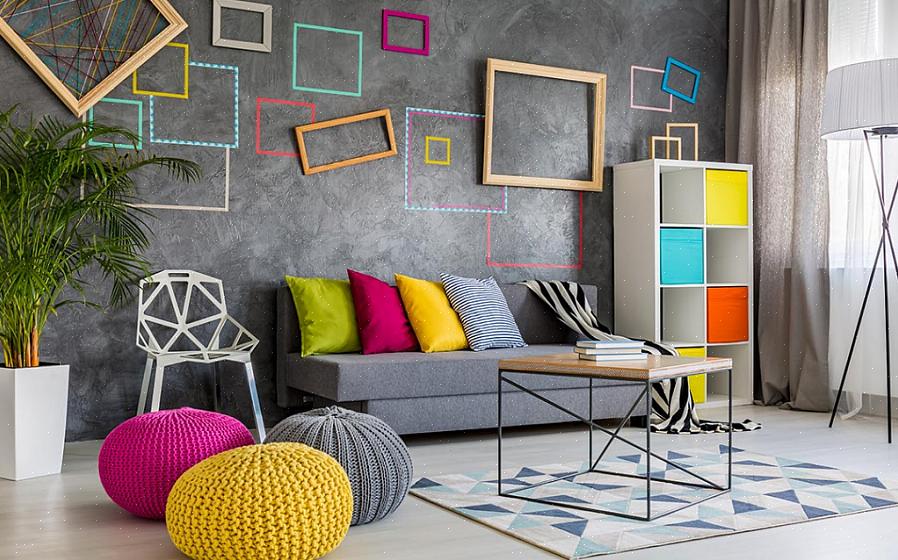 Deze wandschaduw past perfect bij het zuidwestelijke gevoel van deze woonkamer