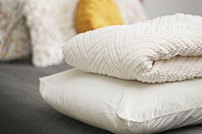 Laat uw gasten weten dat u blij bent dat ze bij u zijn door een klein "welkomstgeschenk" in hun slaapkamer