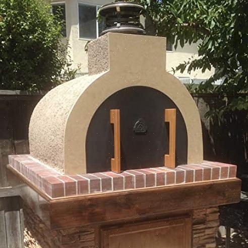 Reik dan terug in het koepelgedeelte van de pizzaoven