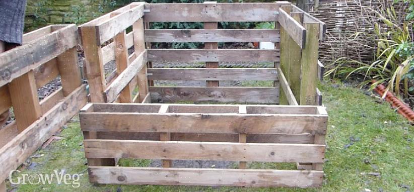 Plaats je composter bovenop de vuilniszak of onkruiddoek