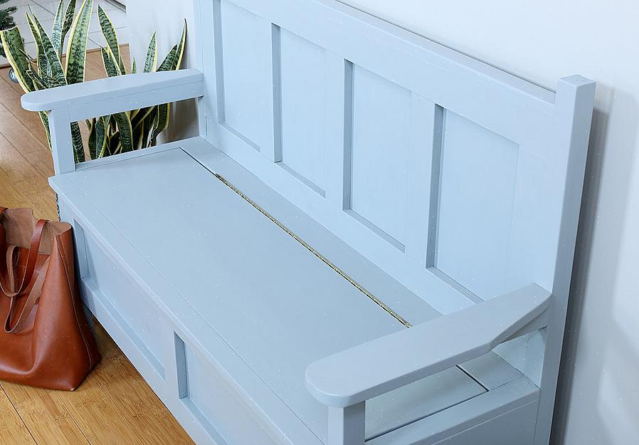 Bouw de basisvorm van de bank met de twee 66 cm lange stukken