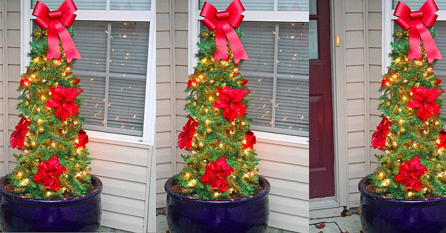 Volg mee terwijl we je laten zien hoe je een kerstboom in een tomatenkooi maakt