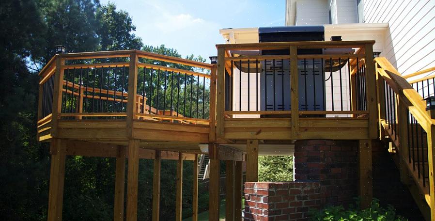 Hout dat is behandeld met verduurzamingsmiddelen of van nature duurzaam hout