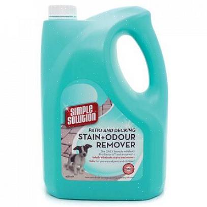 Gebruik een schrobborstel met metalen haren om het gebied met schoon water te schrobben om te proberen