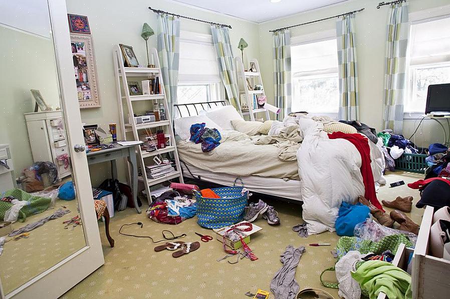 Jezelf eraan herinneren een paar minuten de tijd te nemen om de kleding op te bergen voordat je naar bed