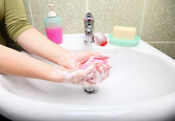 Een langzame afvoer kan vaak worden opgeruimd met kokend water
