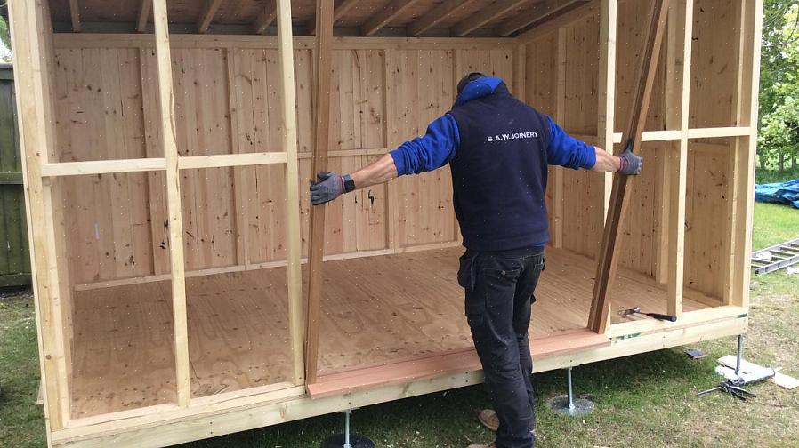 Spijker aan het vloerframe vast met spijkers van 8,90 cm