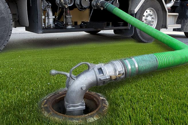 Voer in plaats daarvan water uit bubbelbaden of zwembaden af naar de tuin