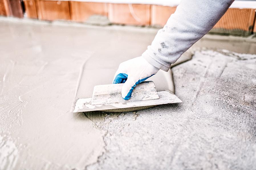 Het verharden van het hele betonnen terras of het schilderen zijn het twee opties om de scheurreparatie