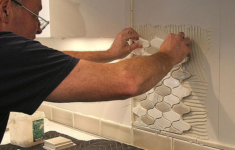 Maar sommige mozaïeken bestaan uit platen met kleine rechthoekige tegels of andere geometrische vormen