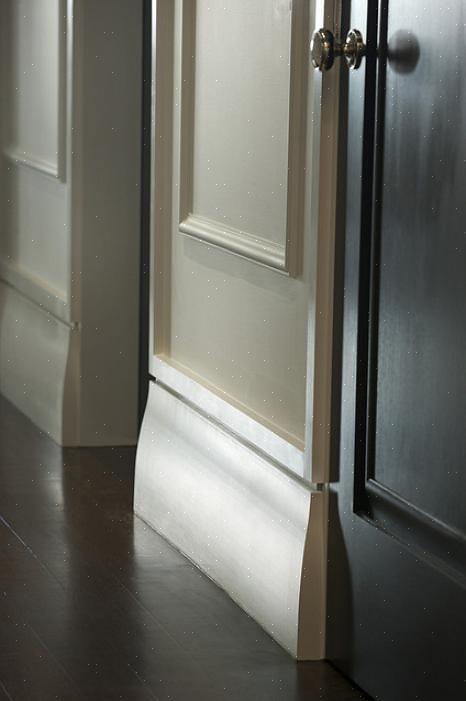 In dit geval zou de kamer gemakkelijk plaats kunnen bieden aan een stoelrail die wel 122 centimeter hoog is
