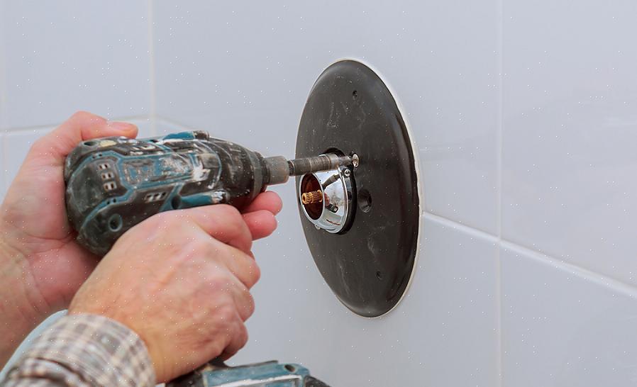 Sommige compressiekranen hebben een koperen klepsteel die losschroeft van het kleplichaam