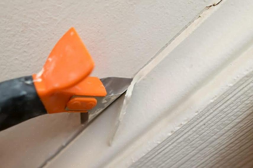 Deze kit wordt meestal aangebracht omdat de plint de muur niet dicht genoeg omsluit