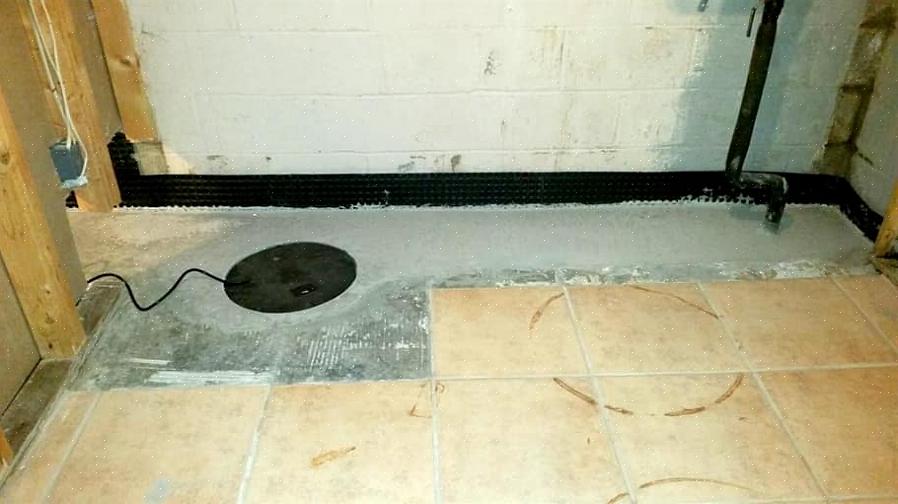Als er water rond een kelderraam lekt
