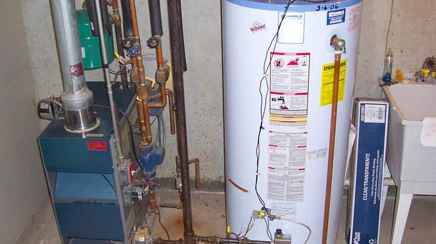 Om de watertemperatuur op een elektrische boiler te verlagen