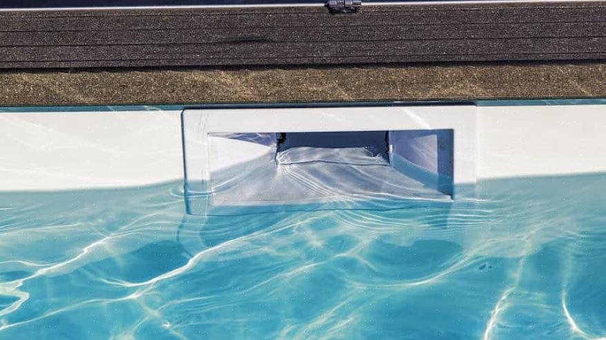Verlaagt het niveau om het waterpeil in een zwembad of spa te evenaren