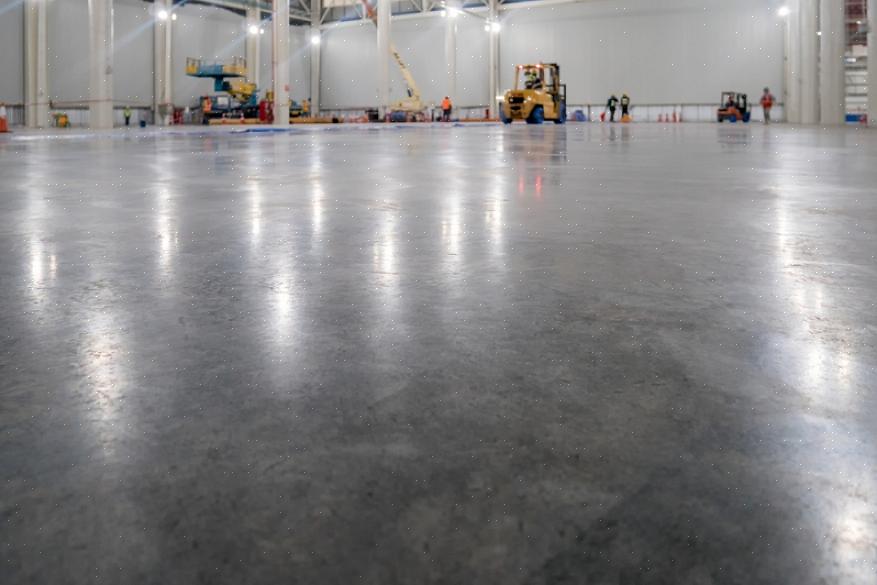 Het hebben van een betonnen woonkamervloer heeft eigenlijk tal van voordelen