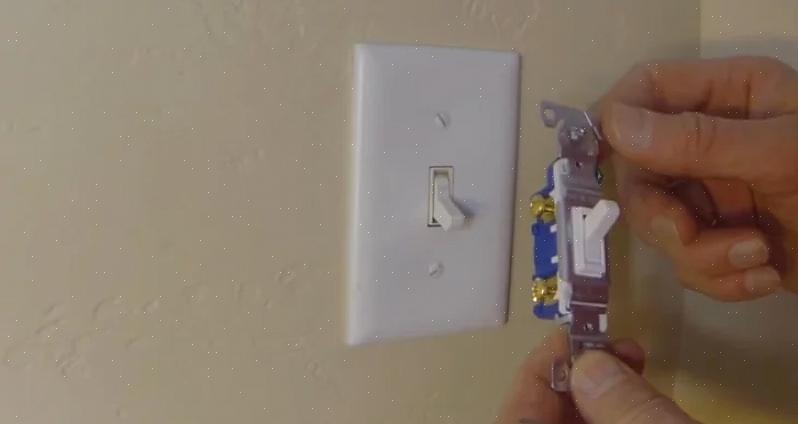 Houd de aardingsdraad van de dimmer naast de aardingsdraad van het circuit