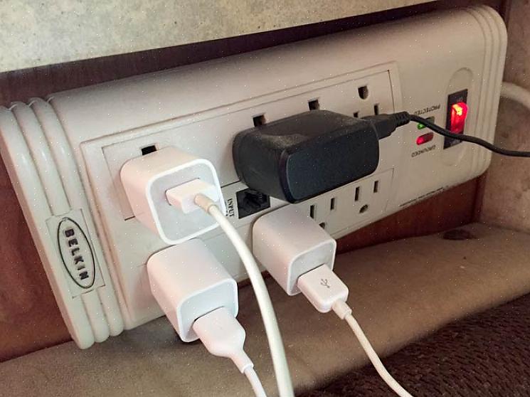 De aardingsdraad van het circuit met een draadconnector
