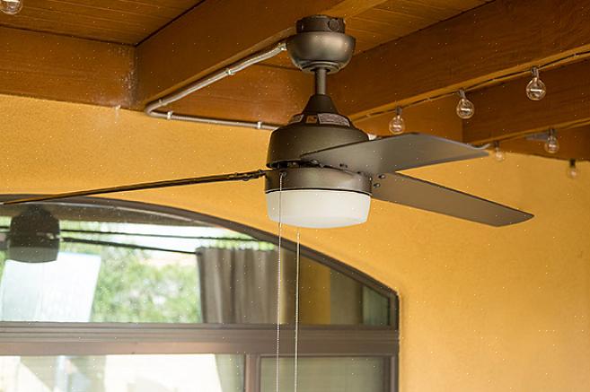 Moet dit worden gedaan voordat de ventilatormotor aan de schakelkast wordt bevestigd