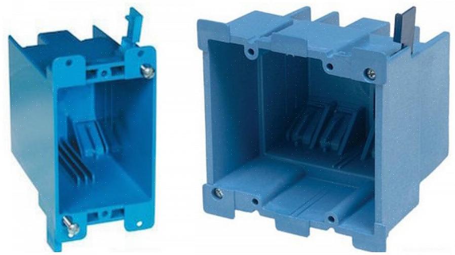 Hoe bevestigt u elektrische kabeldraad van het merk NM of Romex in de plastic schakelkast