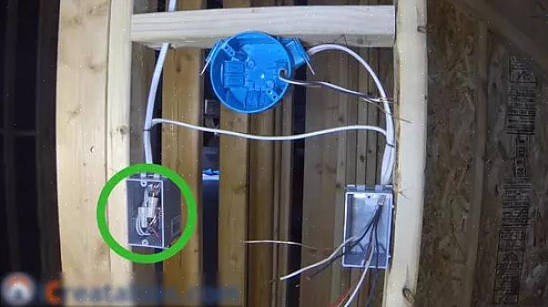 U kunt de klem ook eerst op de kabel bevestigen