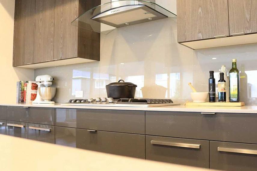 Het lijdt geen twijfel dat de backsplash van glasplaat een geweldige backsplash-optie is voor de keuken