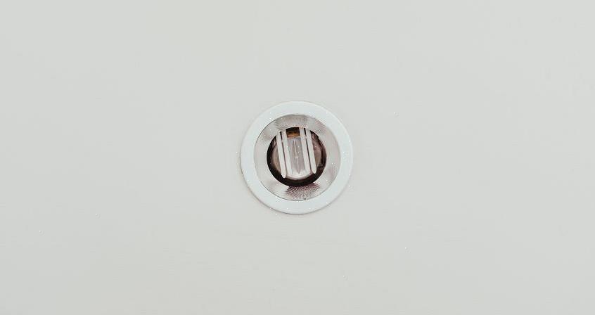 Is een alternatieve methode om de verzonken lampbehuizing daadwerkelijk te doorboren met één been